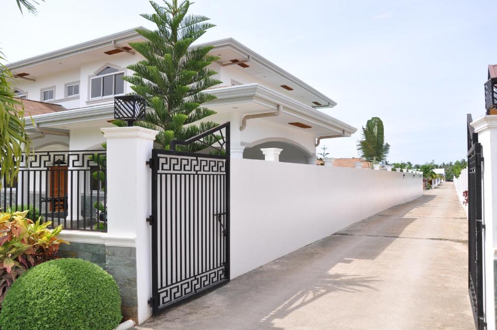 Olivia Resort Serviced Apartments And Bungalows Panglao Island Room photo